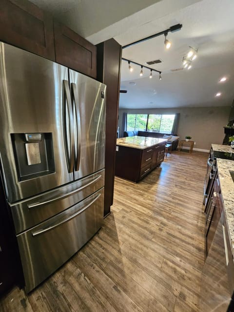 Palm Harbor Waterfront with pool & Game room House in Tarpon Springs