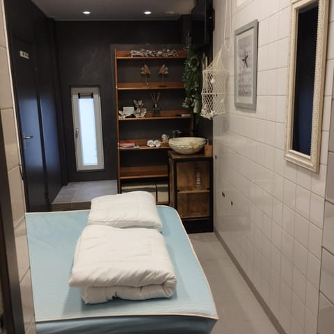 Voormalige Gevangenis Cel bij B&B Gezond aan Zee - Toegang Wellnesstuin meerprijs Bed and Breakfast in Ouddorp