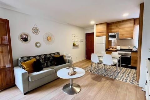 TV and multimedia, Kitchen or kitchenette, Living room, Dining area, minibar, toaster