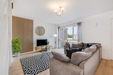 TV and multimedia, View (from property/room), Living room, Seating area