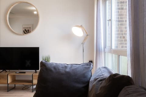 Communal lounge/ TV room, TV and multimedia, Living room, Decorative detail, Seating area