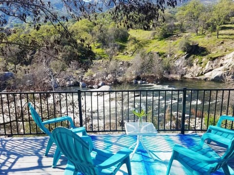 **Kaweah River House** - 1/2 Mile to Sequoia Park House in Three Rivers