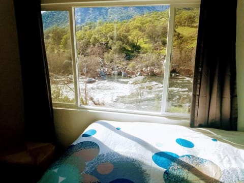 **Kaweah River House** - 1/2 Mile to Sequoia Park House in Three Rivers