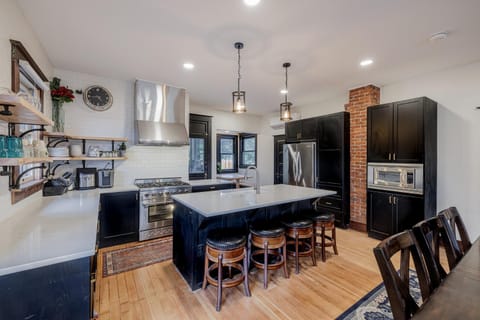 Kitchen or kitchenette, Dining area, minibar, pet friendly, stove
