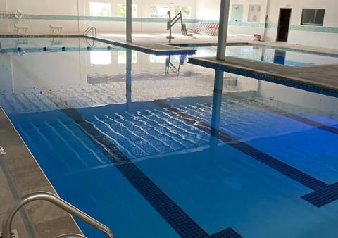 Hot Tub, Swimming pool, Swimming pool