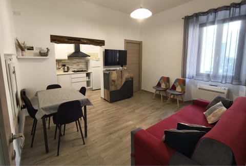 Communal lounge/ TV room, Living room, Communal kitchen, air conditioner