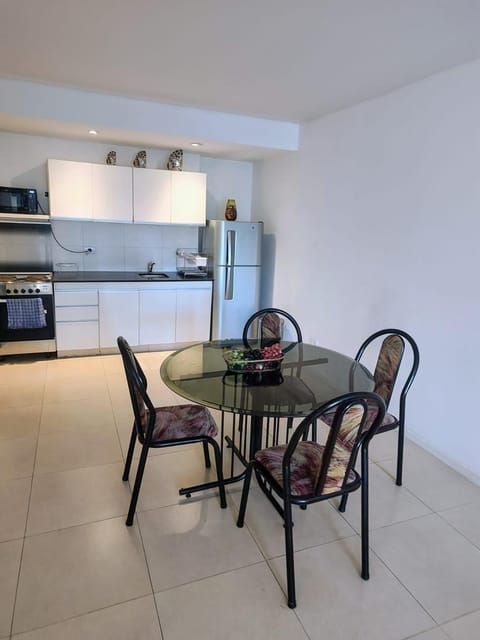 Kitchen or kitchenette, Dining area, oven