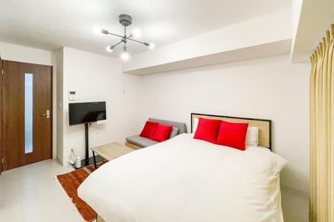 Bed, TV and multimedia, Photo of the whole room, Bedroom