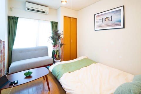 Bed, Seating area, Bedroom, air conditioner