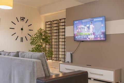 Communal lounge/ TV room, TV and multimedia, Living room
