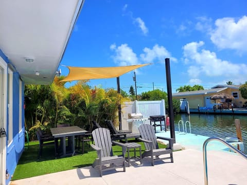 4BR Sombrero Beach House on Canal w Dock & Pool House in Marathon