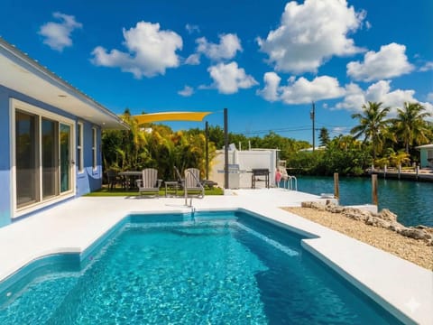 4BR Sombrero Beach House on Canal w Dock & Pool House in Marathon