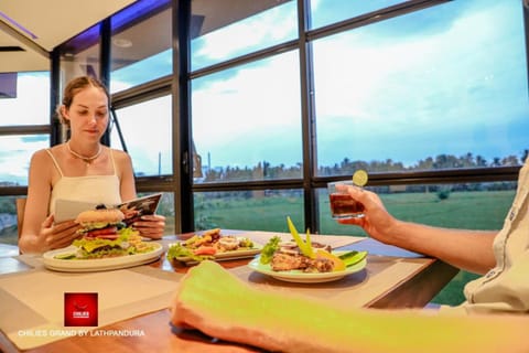 Restaurant/places to eat, People, Food and drinks, Banquet/Function facilities, Food, Guests, Breakfast, Drinks, group of guests