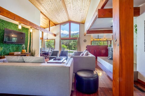 TV and multimedia, Living room, Seating area