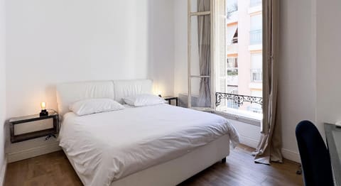 Chambre moderne proche Monaco G Apartment in Avenue du Carnier