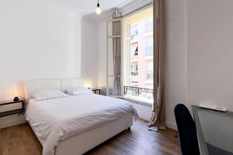 Chambre moderne proche Monaco G Apartment in Avenue du Carnier