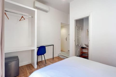 Chambre moderne proche Monaco G Apartment in Avenue du Carnier