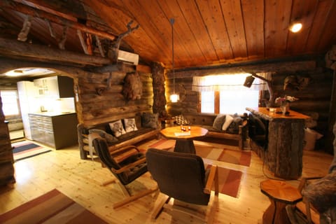 Log House Siesta Chalet in Rovaniemi