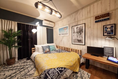 Bed, TV and multimedia, Bedroom, air conditioner