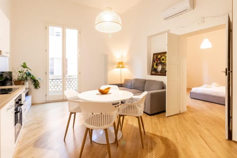 Kitchen or kitchenette, Living room, Dining area