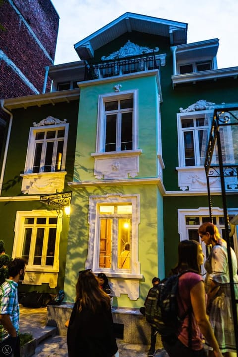 Property building, Day