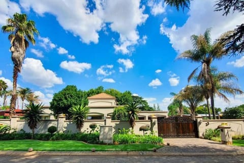 Property building, Facade/entrance, Natural landscape, Garden view