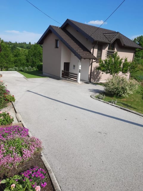 Property building, Photo of the whole room