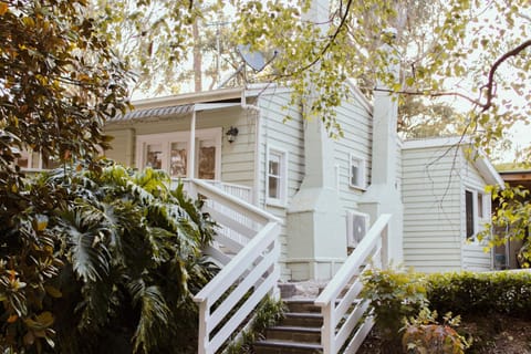 Property building, Spring, Day, Garden, Garden view