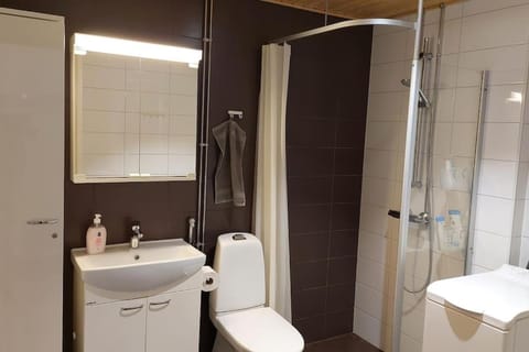 Top location studio in town right next to the train station and free parking Kotimaailma Apartments Apartment in Finland