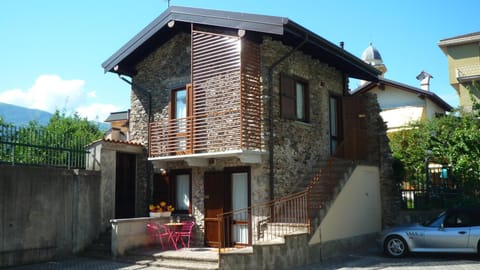 Facade/entrance, View (from property/room)