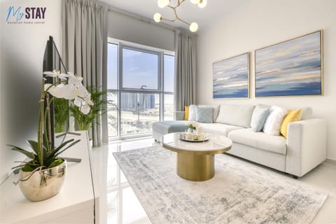 Communal lounge/ TV room, TV and multimedia, Living room, Seating area, Street view