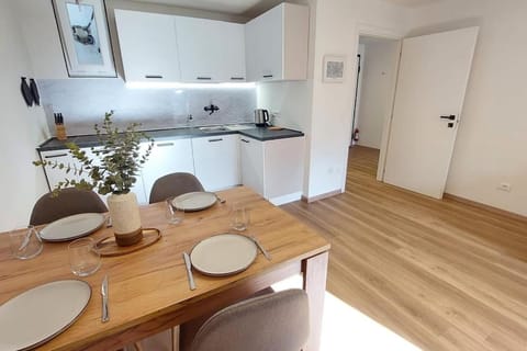 Kitchen or kitchenette, Dining area, stove