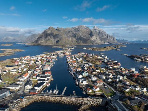 New and modern apartment in Henningsvær Apartment in Lofoten