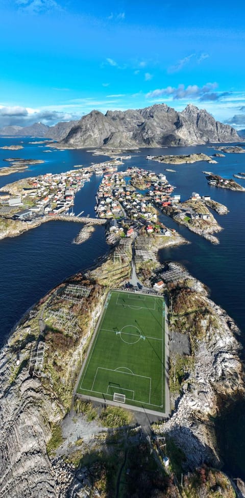 New and modern apartment in Henningsvær Apartment in Lofoten