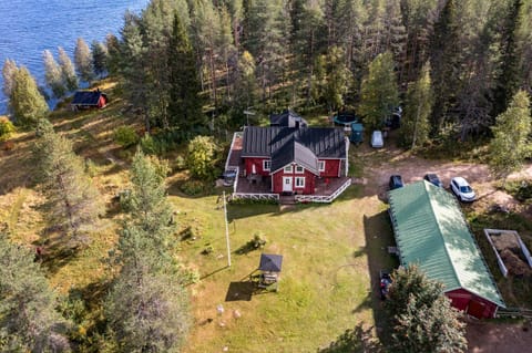 Property building, Day, Natural landscape, Bird's eye view, Lake view