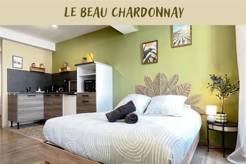 Bed, Kitchen or kitchenette, Bedroom, kitchen