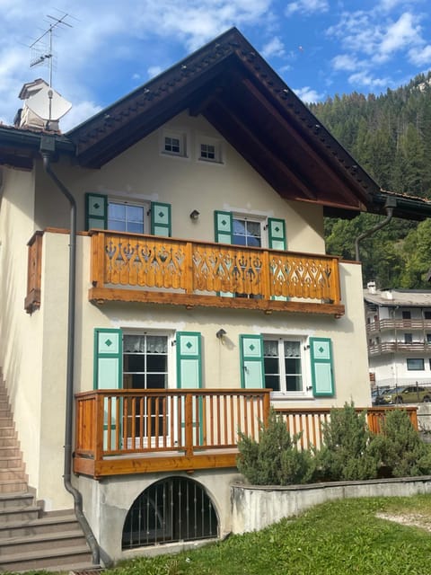 Casa Cesarina by AMA Val di Fassa Apartment in Canazei