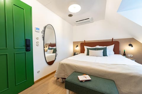 Bed, Photo of the whole room, Bedroom, air conditioner