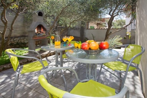 BBQ facilities, Garden, Balcony/Terrace