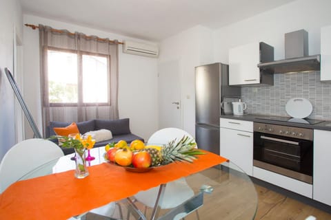 Bed, Coffee/tea facilities, Balcony/Terrace, Kitchen or kitchenette, Dining area, Garden view, Mountain view