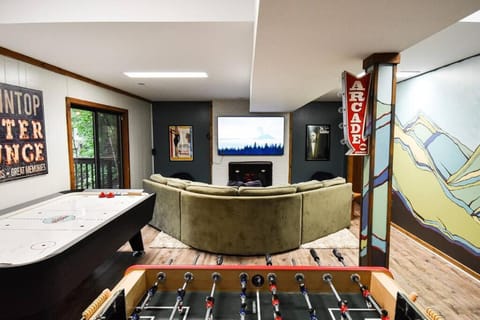 Communal lounge/ TV room, Game Room, TV and multimedia, Evening entertainment