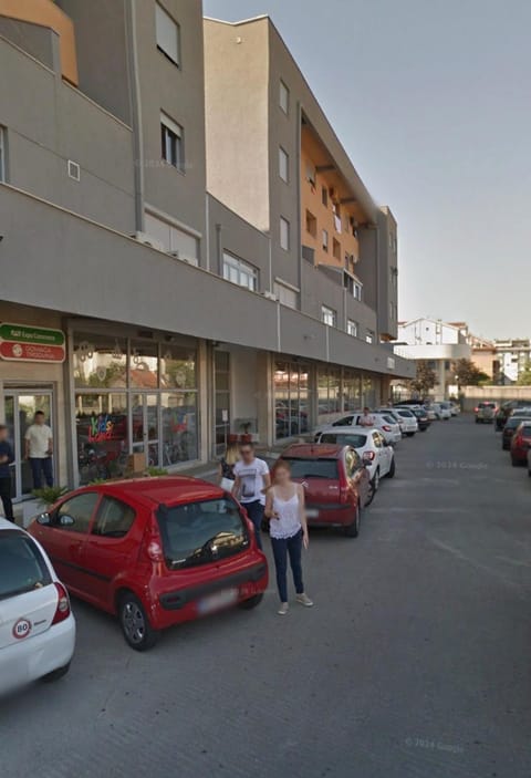 Property building, Street view, Location, group of guests