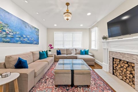 Cottage for 12, Close to Ark, Private Parking, 4BR House in Williamstown