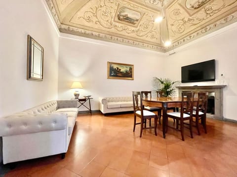 TV and multimedia, Living room, Seating area, Dining area