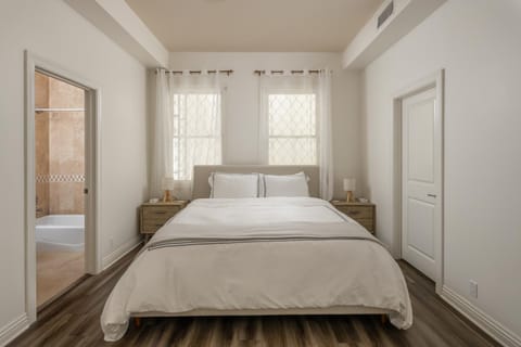 Ocean View Del Mar Beach Home w Jacuzzi House in Del Mar