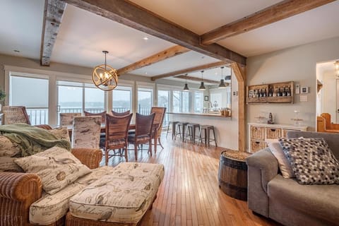 Living room, Seating area, Dining area