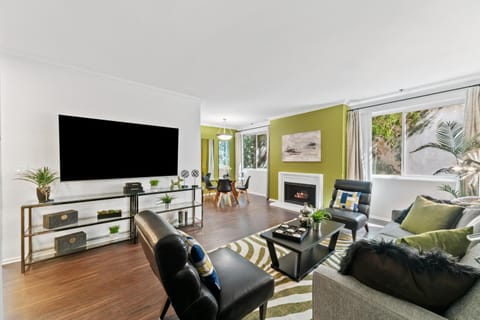 Beverly Hills Gem 1 BR Apt with Parking 218 Apartment hotel in Beverly Hills