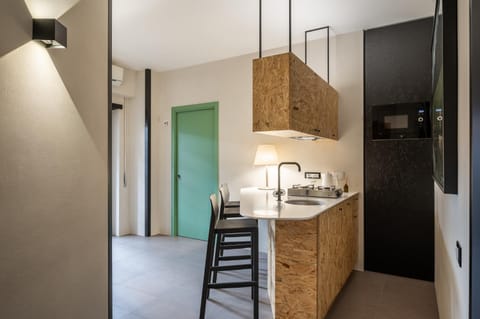 Dining area, minibar, stove, Internal: Not applicable to any particular room