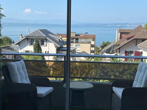 Evian appartement confort Vue lac et parking privé Apartment in Évian-les-Bains