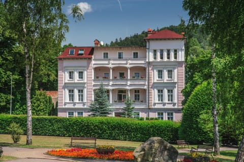 Facade/entrance, Natural landscape